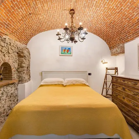 In Saccone Apartment Finale Ligure