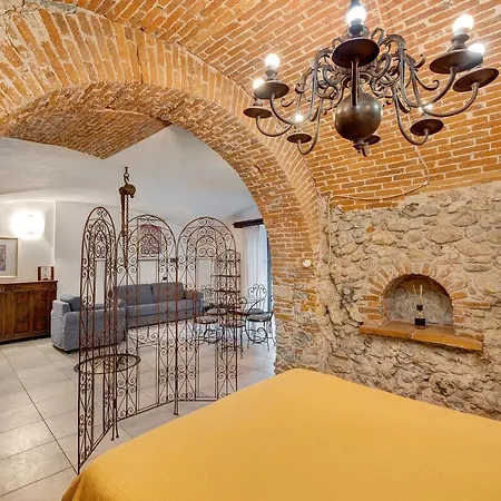 In Saccone Apartment Finale Ligure