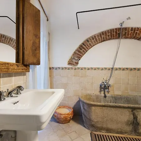 In Saccone Apartment Finale Ligure