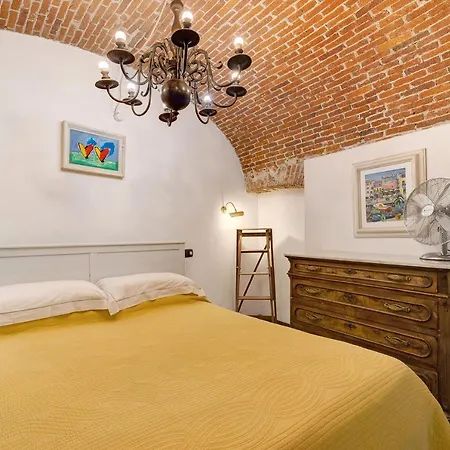 In Saccone Apartment Finale Ligure